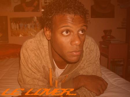 Mais que regarde t'il ?